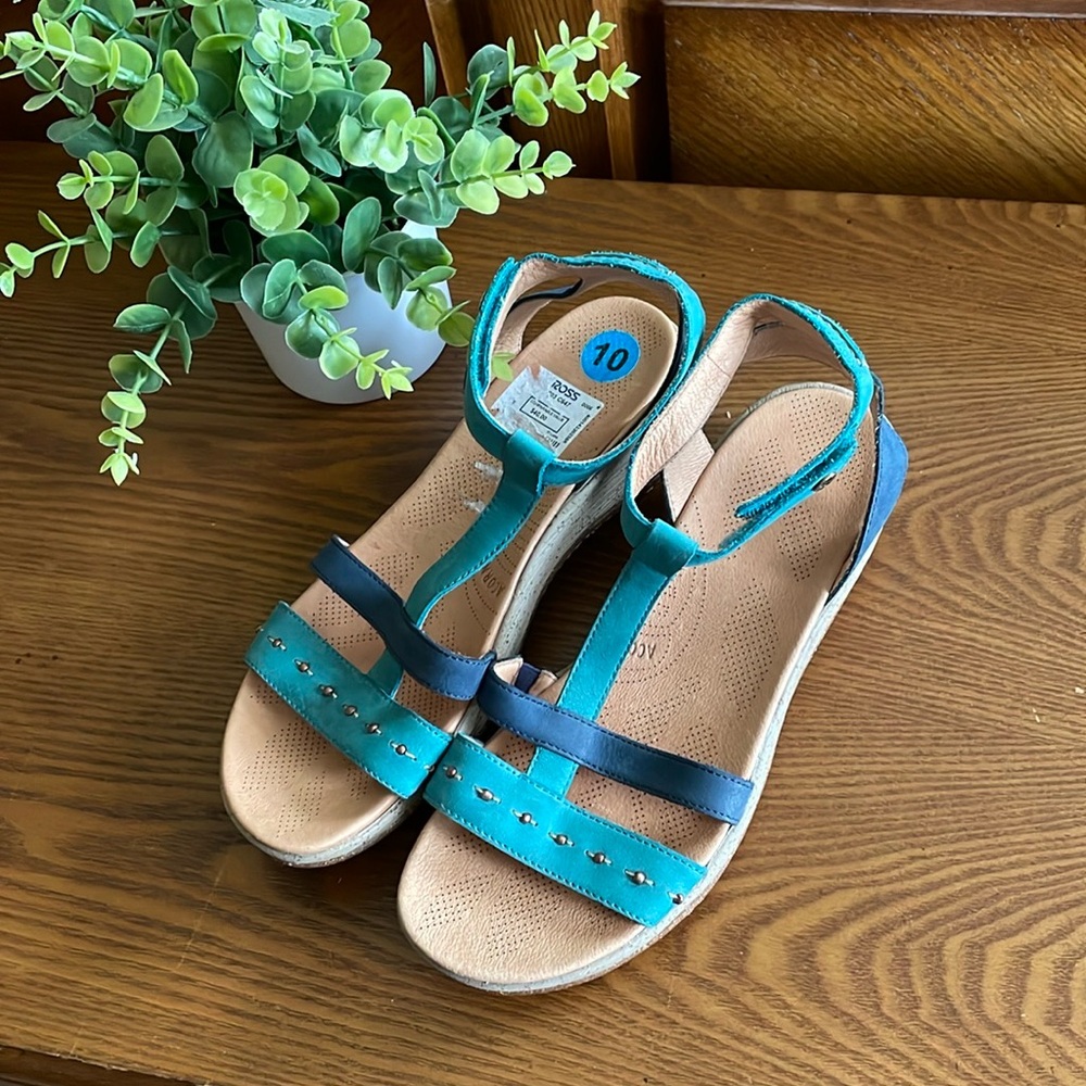 Acorn Sandals